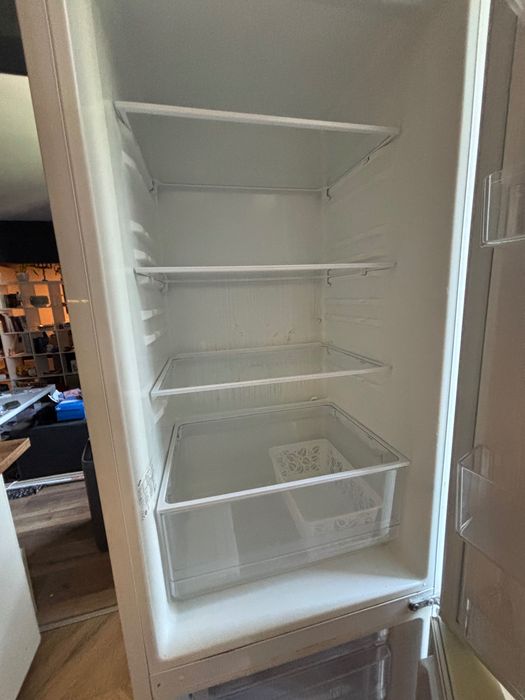Продавам Хладилник Samsung 200cm