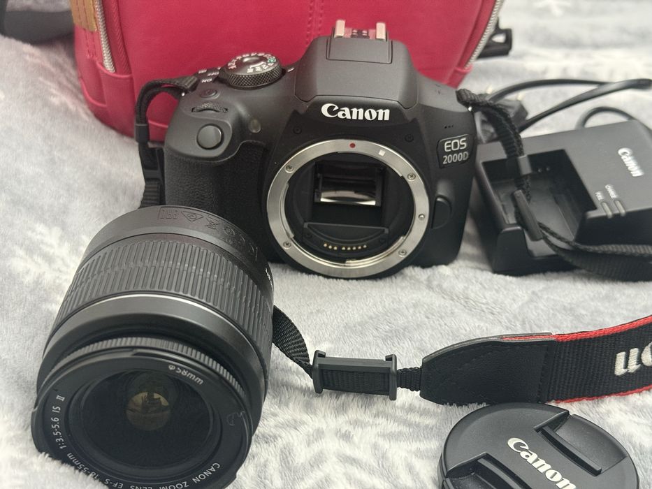 Фотоапарат Canon EOS 2000D Черен +обеквтив+карта 64 gb