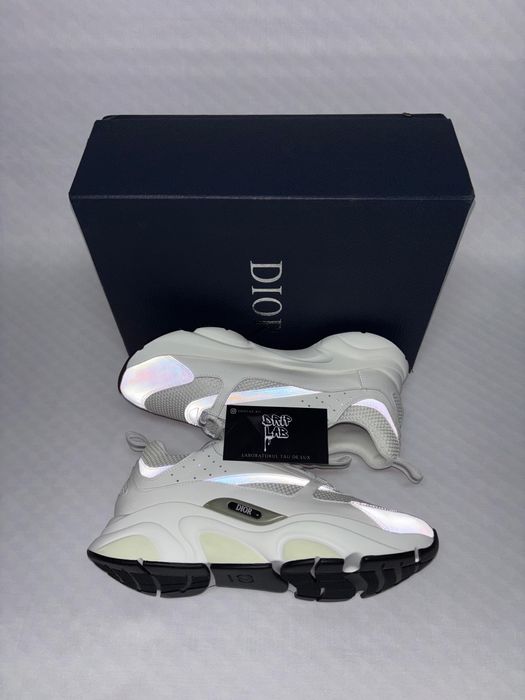 Christian Dior B22