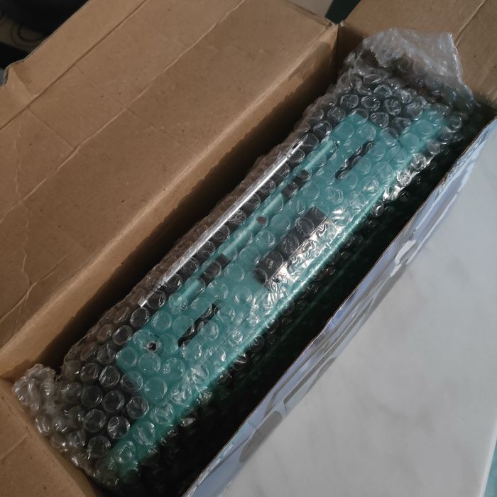 Vând radio  nou la cutie