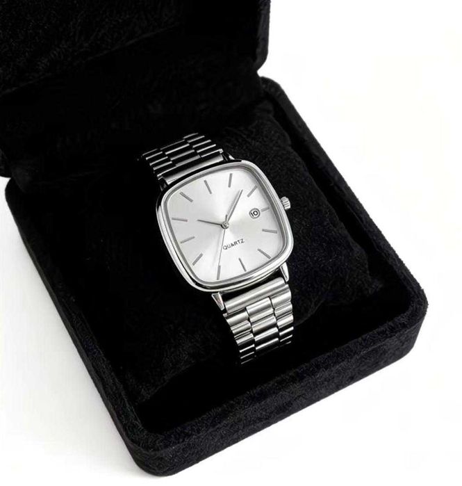 Кварцевые часы QUARTZ