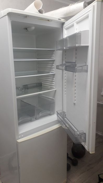 Холодильник "Атлант".