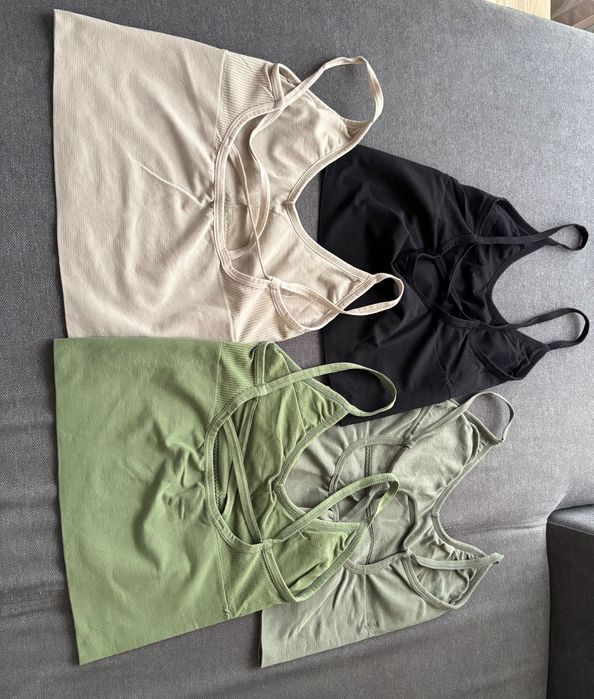 Прилепнали фитнес подници с красив отворен гръб