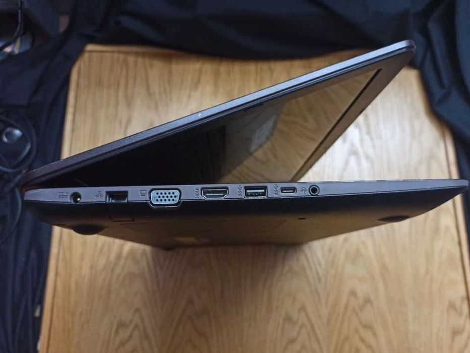 Vind Laptop ASUS Notebook X756U- Intel i5-6200U-Display 17