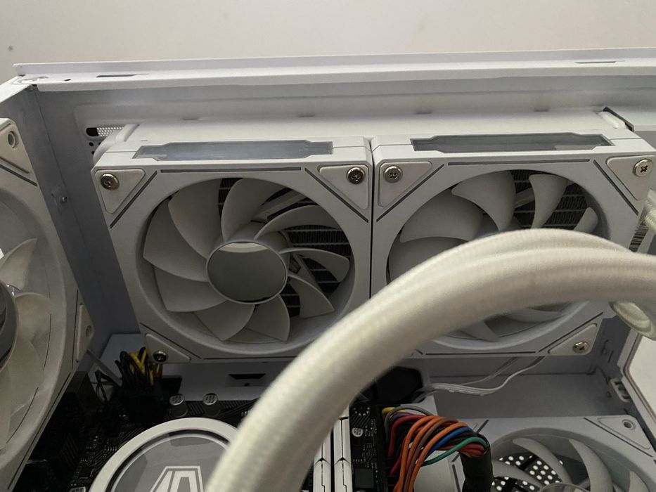 Водяной охлаждение id-cooling белый