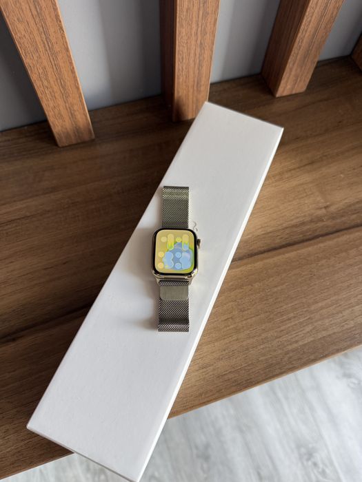 Apple Watch 8 Stainless Steel 41MM - Gold
