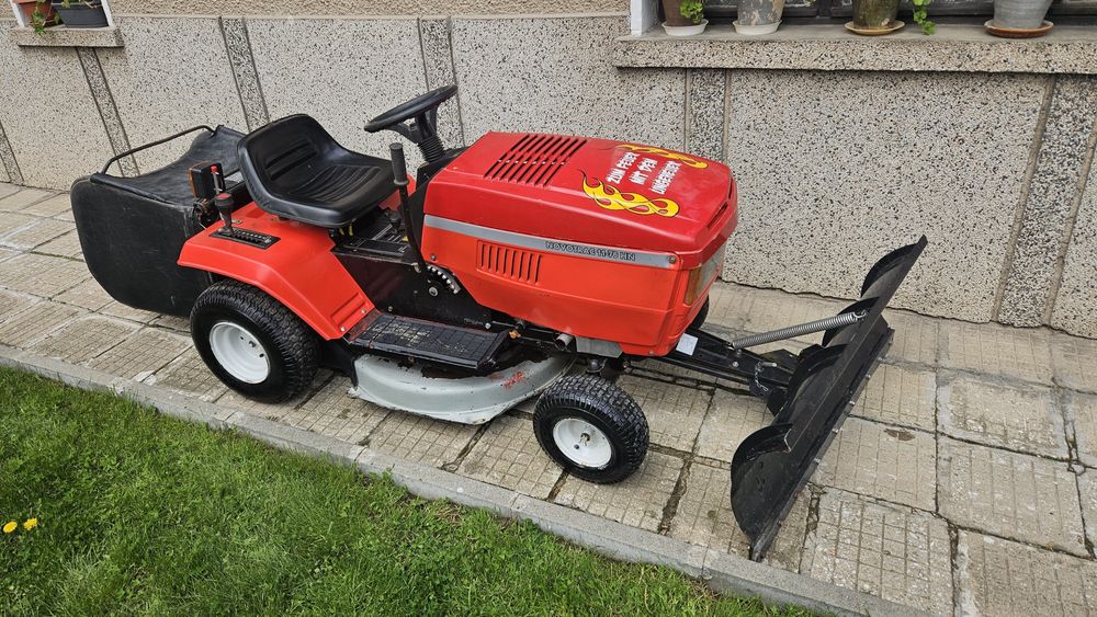 Трактор косачка със снегорин