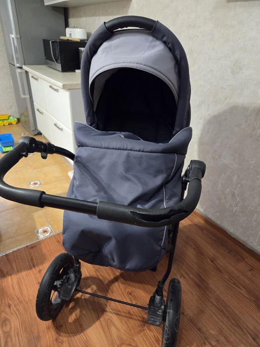 Коляска б/у продаётся