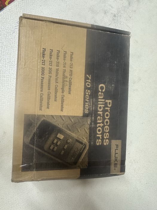 Fluke 714 Thermocouple Calibrator — калибратор термопар.