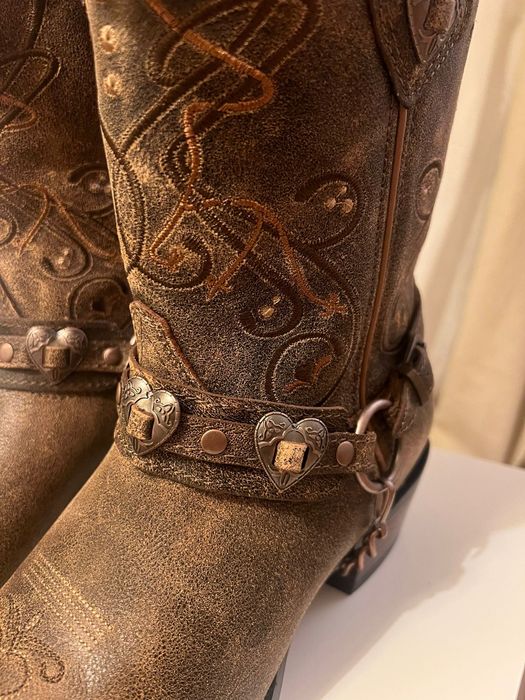 Cowoboyboots noi cu etichetă