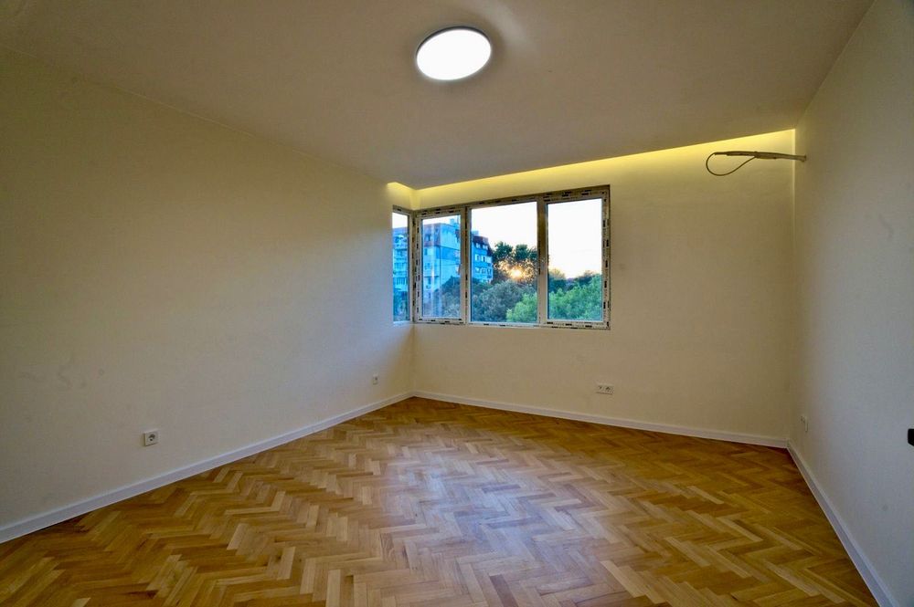 Продава се Четиристаен апартамент в Варна, Лятно кино Тракия - 120 кв.м за 2159 €/кв.м - Снимка #2