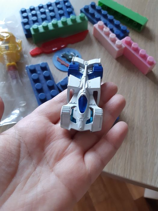 продам машинку Hot wheels и др игрушки