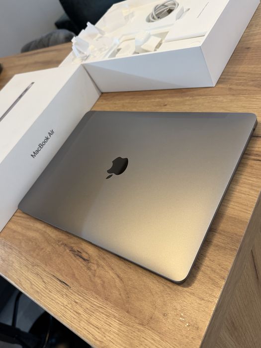 MacBook Air 13” 2020 M1 Chip 8GB RAM 256GB SSD