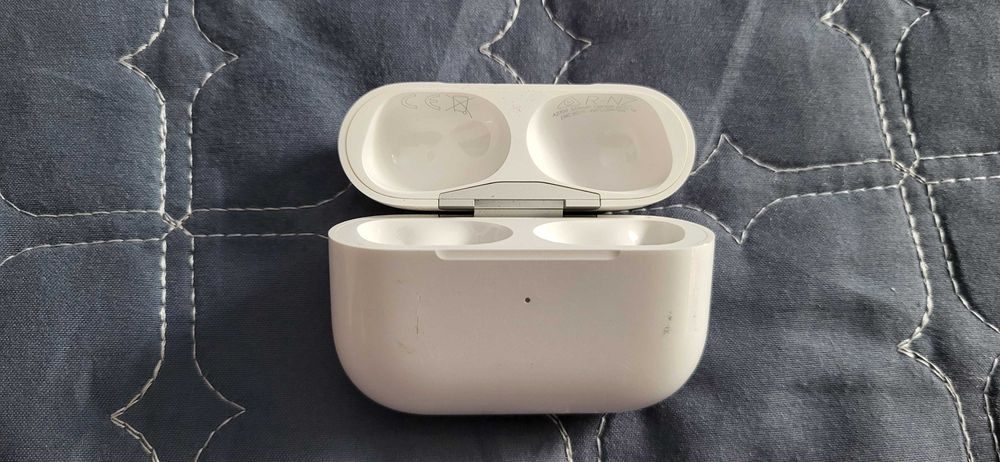 AirPods Pro de a 2-a generație A2700 cu Emc 8075  carcasa casti originala