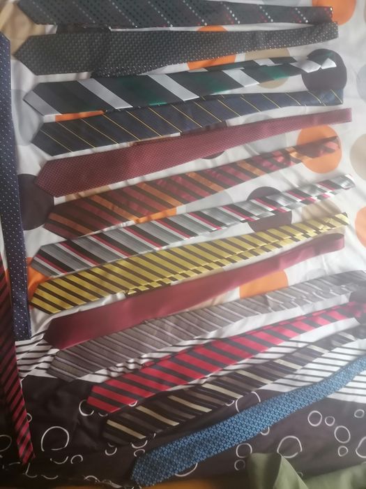 18 cravate bărbătești - 200 lei