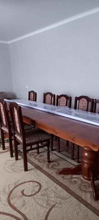 Стол со стульями