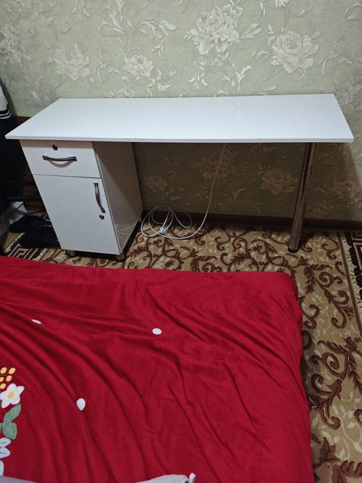 Маникюрный стол б/у