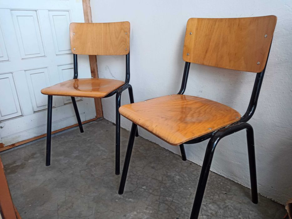 Vand 2 Scaune cu Spătar și Șezut din Lemn pentru bucatarie