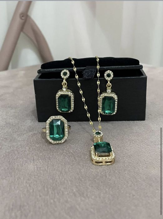 Buna vând un set de lant cercei inel 14k 240 lei pe gram reducere