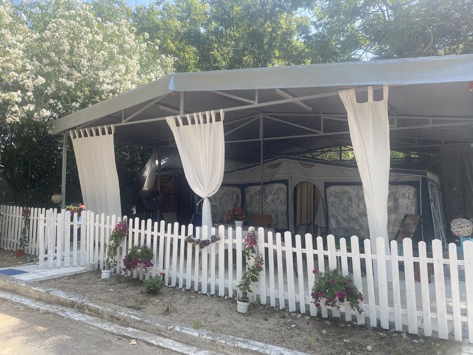 Продавам каравана до морето на къмпинг в Аспровалта