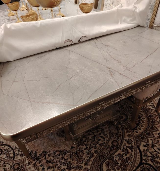 10 ва 6 кишилик стол стул , ва 24та Стуллар сотилади. Янгидай