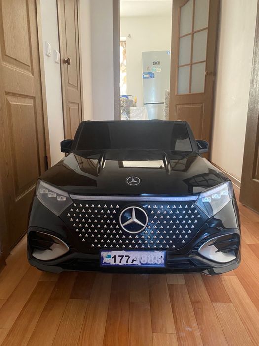 Электронная машина с пультем и с рулем