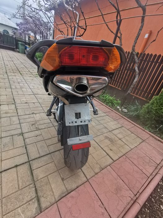 Motocicleta Aprilia Rst Futura 1000