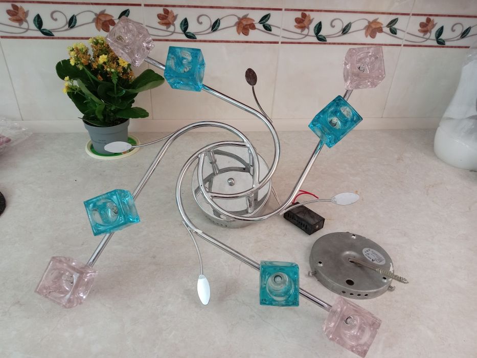 Продам люстрю в отличном состоянии