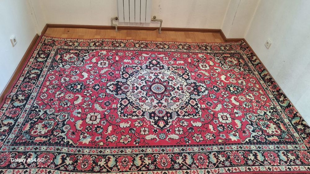 Ковер в хорошем состоянии