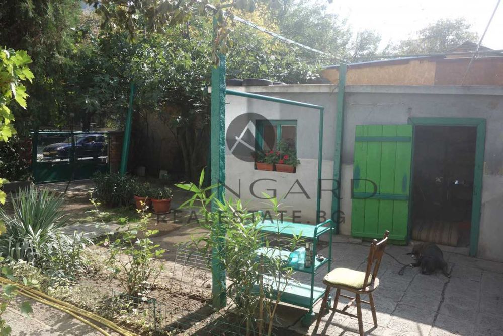 Продава се Етаж от къща в Пловдив, Кючук Париж - 103 кв.м за 2575 €/кв.м - Снимка #1