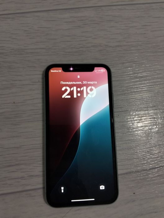 Продаю б/у айфон 11