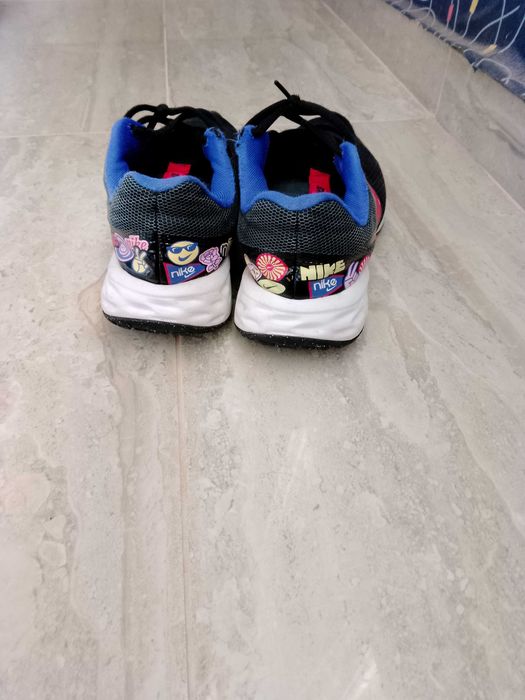 Два чифта обувки Nike