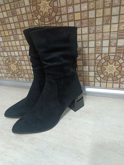 Дамски велурени боти