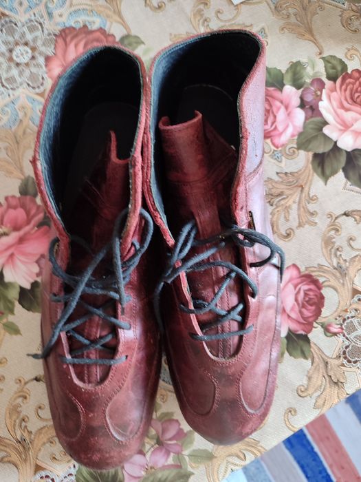 Vând ghete din piele,pentru bărbați, Nr. 45, culoarea vișiniu,.