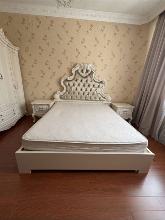 Продам спальный гарнитур.