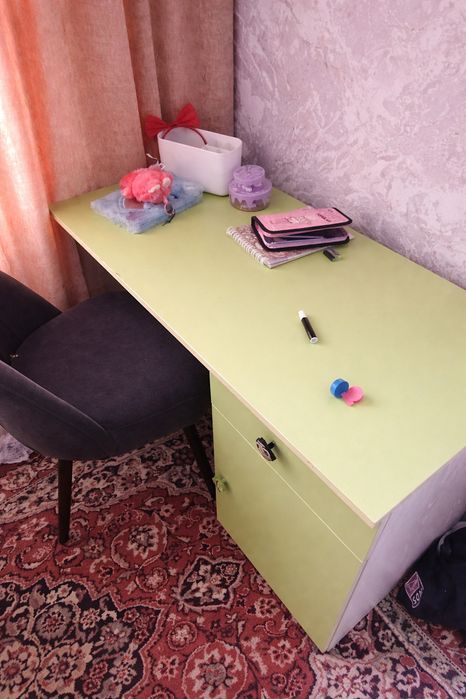 Продам шкаф, комод и стол в детскую комнату, нейтральный цвет