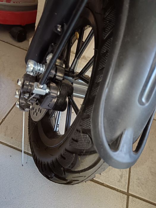 E scooter tricicleta