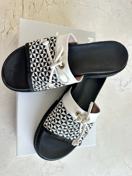 Равни дамски чехли Pollini