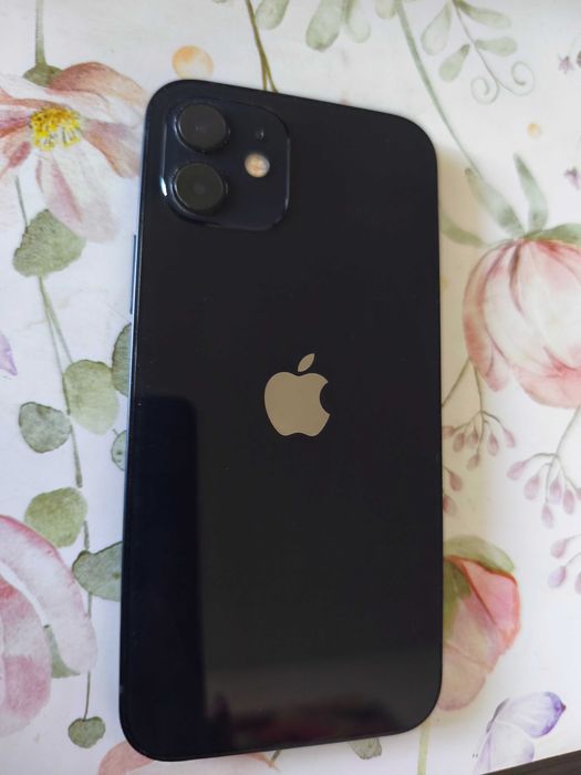Vând iPhone 12.