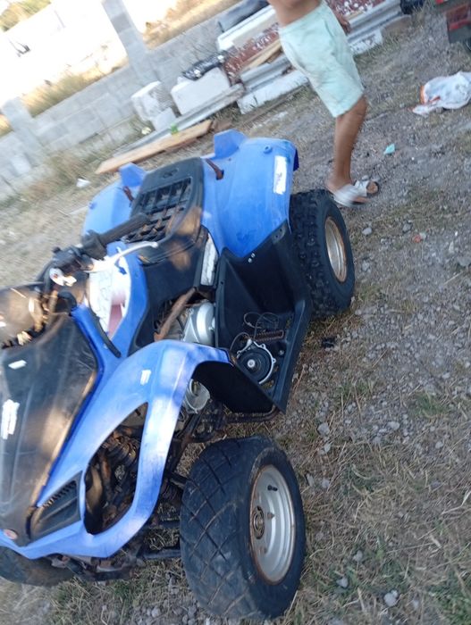 E de vânzare ATV ul meu are o problemă nu îmi dă scânte fac schimburi cu un ATV sau cu o trotinetă cu chirin G4i