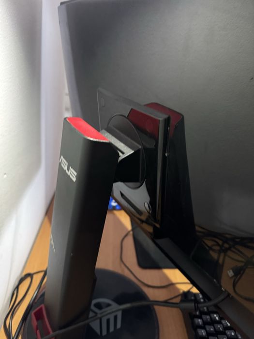 монитор ASUS в хорошем состояний 3D FHD