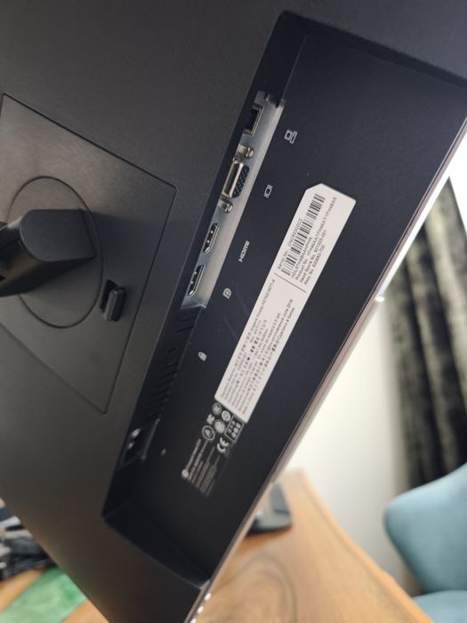 HP EliteDisplay E233 - 23" IPS LED FullHD Въртяща регулириуема стойка