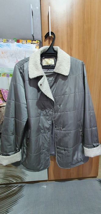 Продам куртку, осенняя .