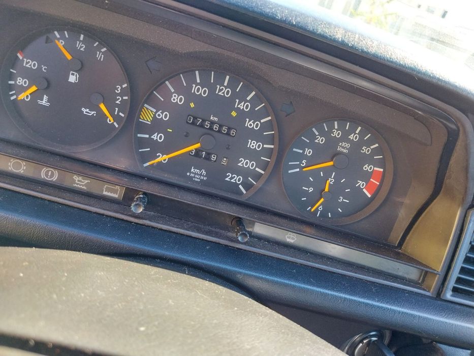 ЗА ЦЕНИТЕЛИ!!!  Колата е седяла в топъл гараж от нова.