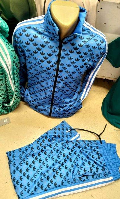 Trening Adidas bărbați , pentru detalii in privat