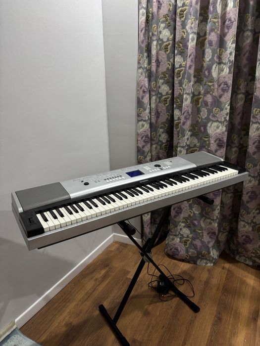 Синтезатор YAMAHA DGX-520