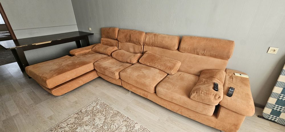 Продам угловой диван б/у