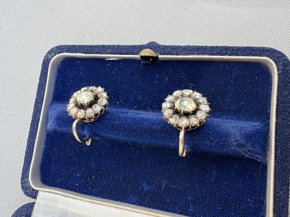 Cercei din aur si diamante rose