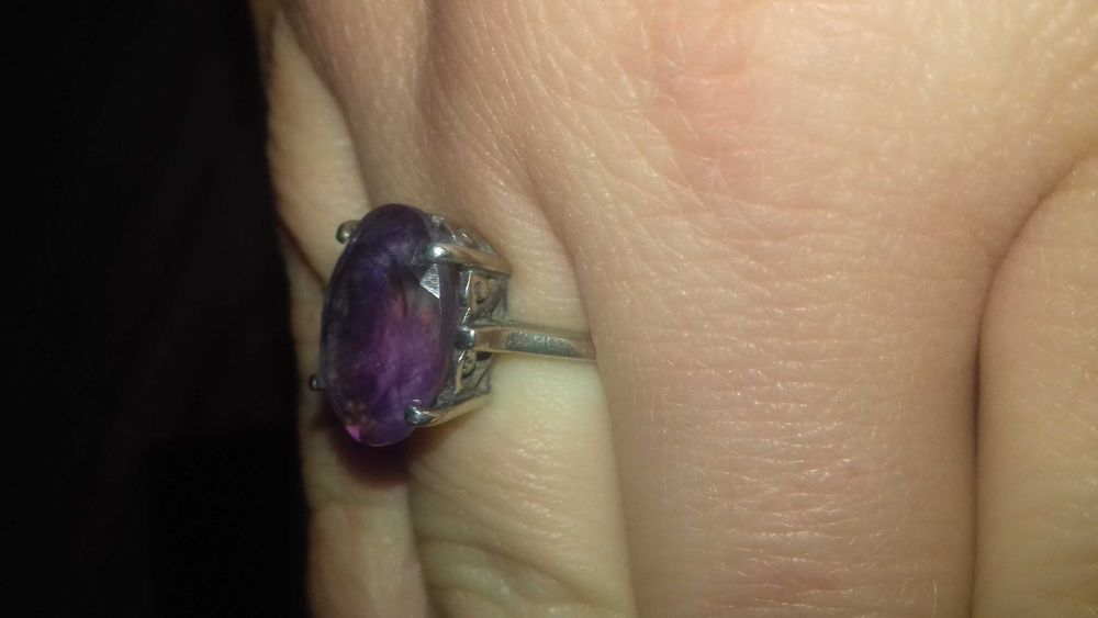 • Vând inel de argint 925, damă