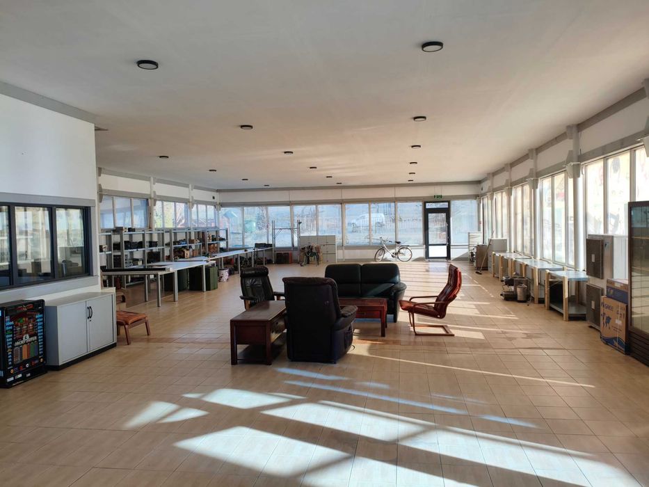 Spatiu comercial 300mp la DN 12A Comanesti Darmanesti